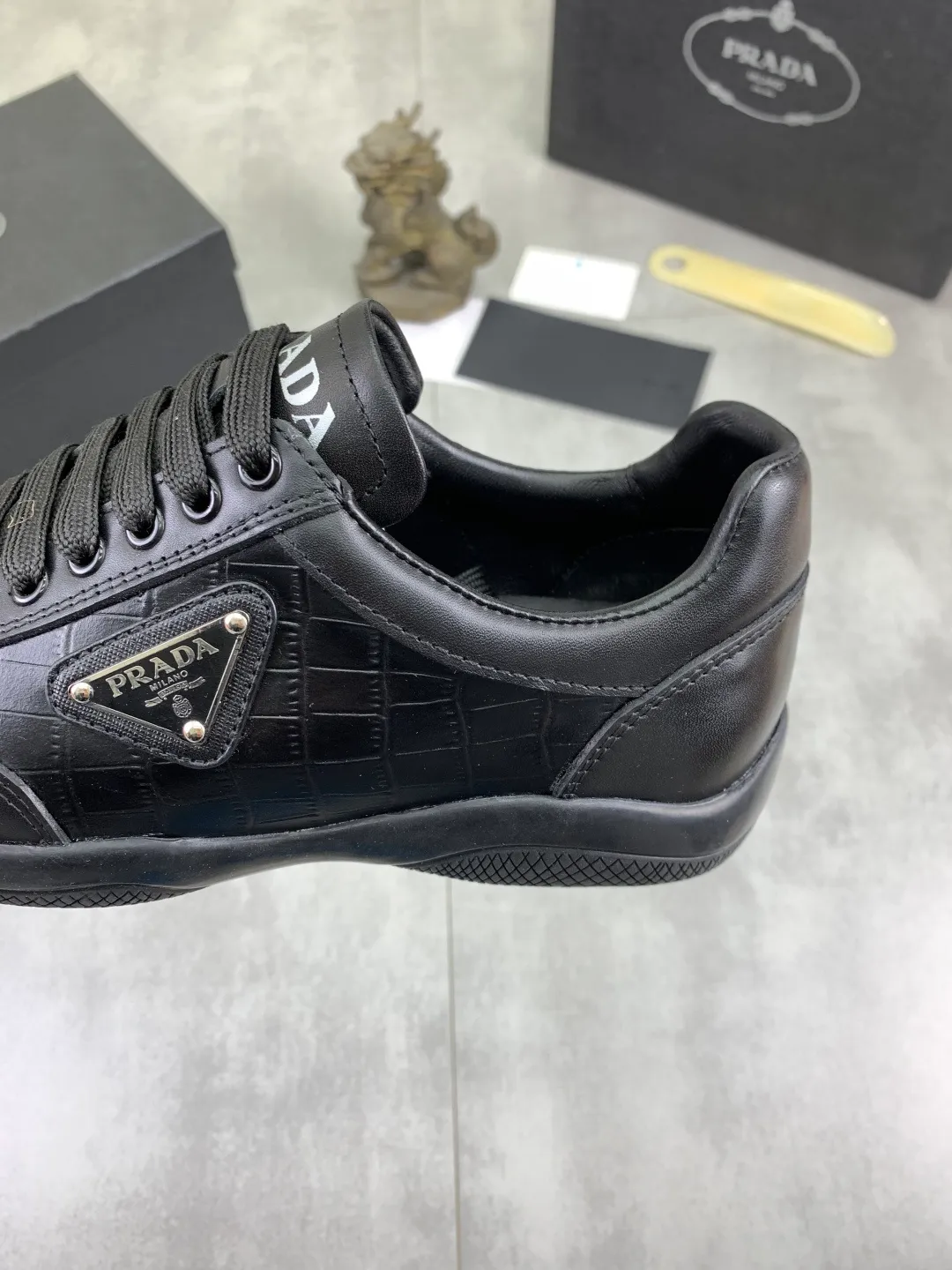 Men's Men's Shoes P400💰[New Style] The latest classic model of high-quality PRADA breathable and comfortable men's shoes has been launched on the official website, 1:1 replica, synchronized in Hong Kong, and on the same catwalk; all made of calfskin with breathable mesh fabric ➕Imported softness Comfortable sheepskin lining, 🍡🍡original rubber outsole, non-slip and wear-resistant; comfortable to wear, attractive style, fine workmanship, and simple and neat shoe last, showing a man's courage and toughness, 👍size 38 to 44; black White 🉑️Choose